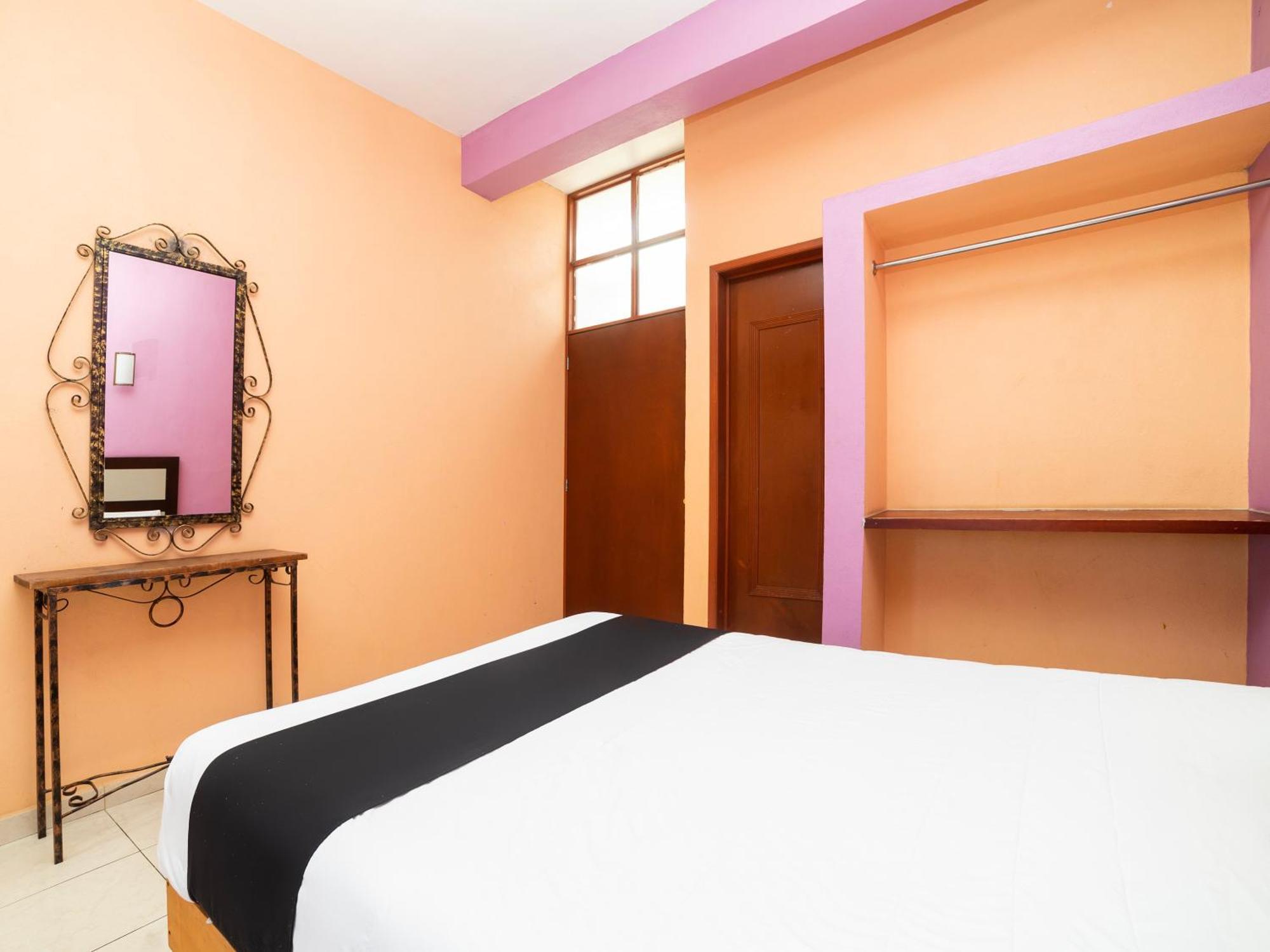 El Paraiso, El Rollo Hotel 3*